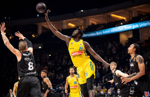 他将是关乎 他将是关乎