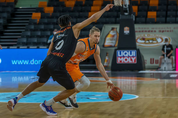 他们两人配 他们两人配